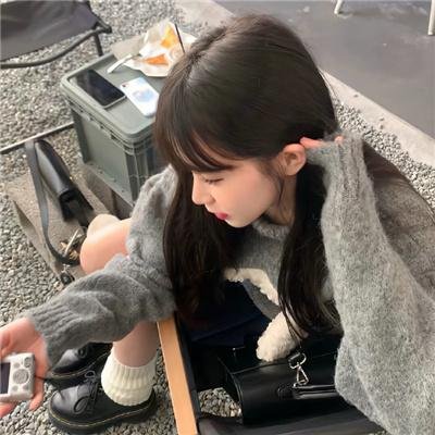 带剑女孩